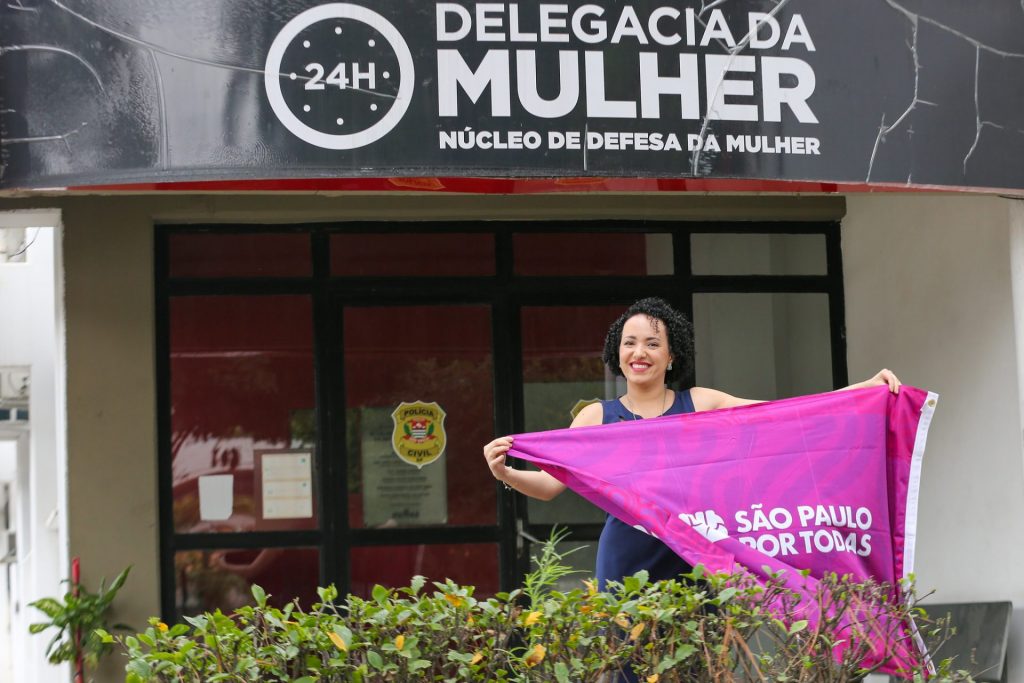 Com ampliação no atendimento e ação com bandeiras, DDMs de SP se mobilizam em campanha pelo fim da violência contra a mulher